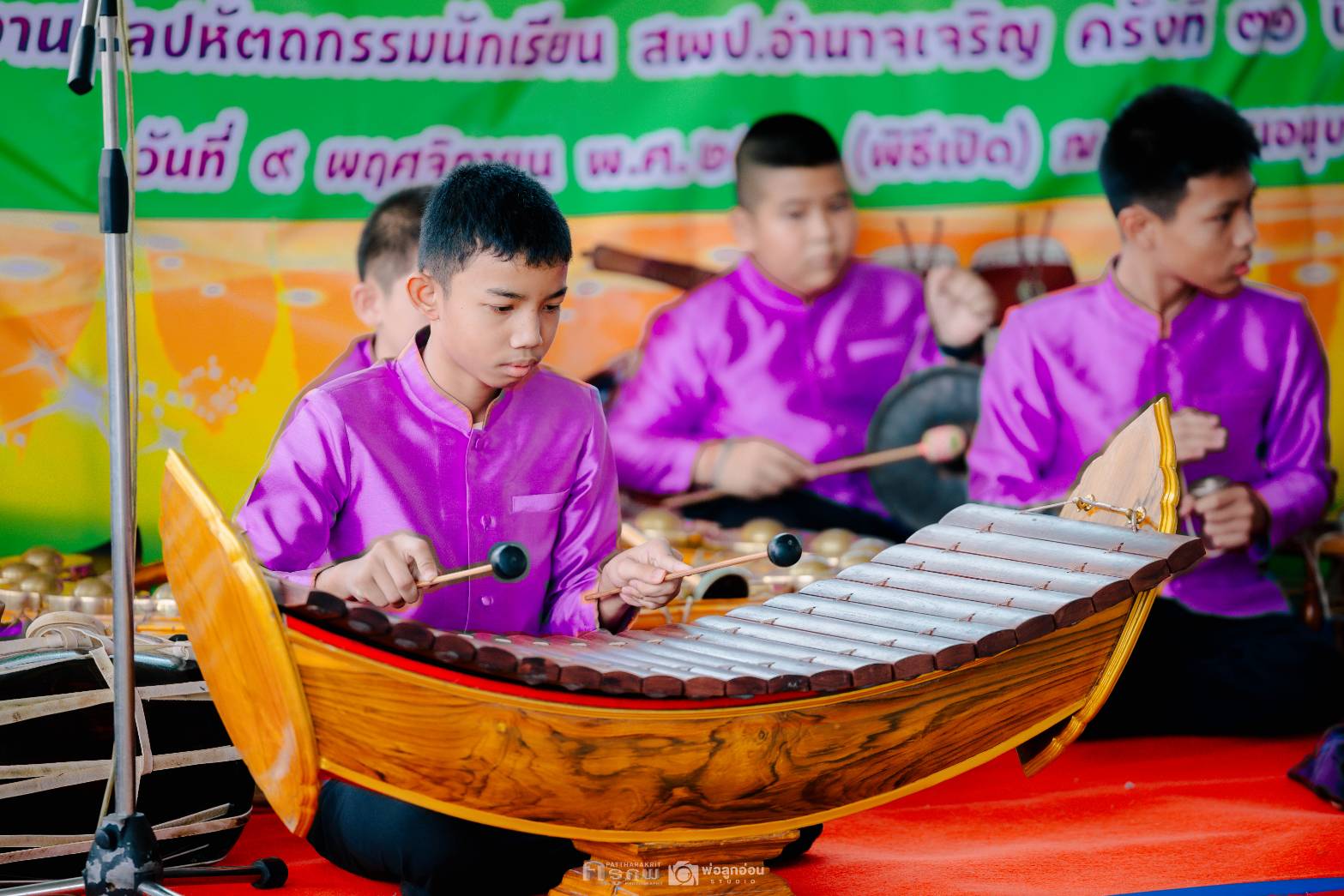 นักเรียนโรงเรียนสาธิตเทศบาลเมืองอำนาจเจริญเข้าร่วมพิธีเปิดงานศิลปหัตถกรรมนักเรียน ครั้งที่ 71  ระดับเขตพื้นที่การศึกษา